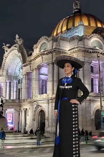 Trajes charros para dama, diseños elegantes, porta con orgullo el tradicional traje charro, disponible para cantantes, lienzos, mariachis, competencias, eventos, presentaciones etc. con mas de 25 años de trayectoria.