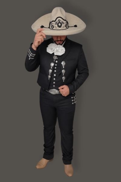 Trajes charros para caballero, diseños varoniles, porta con orgullo el tradicional traje charro, disponible para cantantes, lienzos, mariachis, competencias, eventos, presentaciones etc. con mas de 25 años de trayectoria.